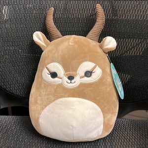 (NWT) Adila the antelope squishmallow